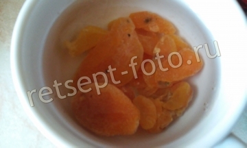 Рисовая запеканка с яблоками и курагой