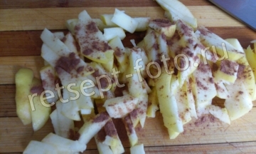 Рисовая запеканка с яблоками и курагой