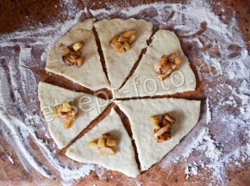 Рогалики с яблоками и корицей на сухих дрожжах