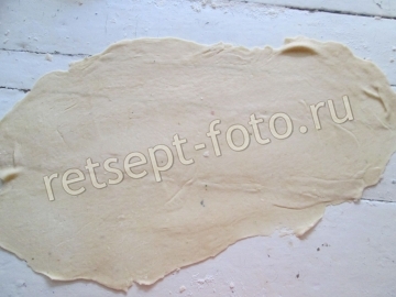 Розочки из слоеного теста с яблоками