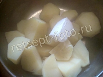 Розовое картофельное пюре со свеклой