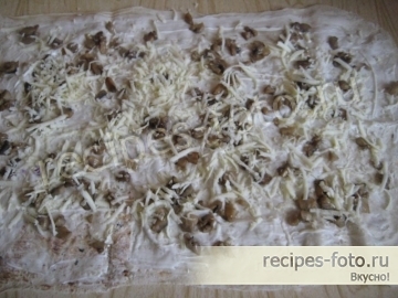Рулет из лаваша с грибами и сыром