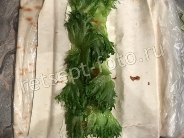 Рулет из лаваша с лососем и творожным сыром