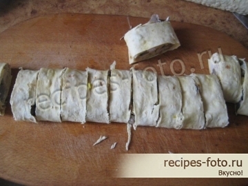Рулет из лаваша с начинкой из грибов с сыром