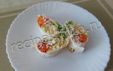 Рулет из лаваша с начинкой: крабовые палочки и корейская морковь