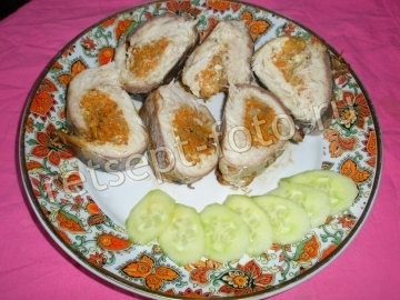 Рулет из скумбрии с морковью и луком в духовке