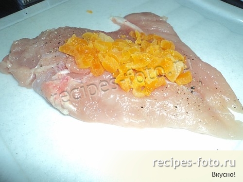 Рулетики из курицы с курагой