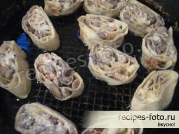 Рулеты из лаваша с курицей и грибами для закуски