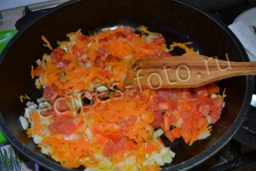 Рулетики из баклажанов с морковью, помидорами и чесноком