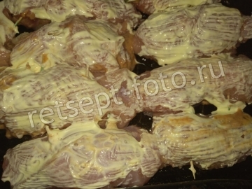 Рулетики из индейки с ананасами и сыром в духовке