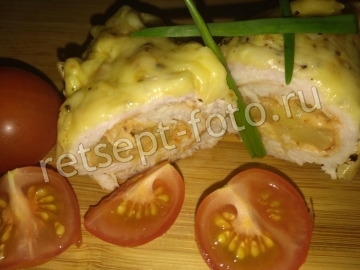 Рулетики из индейки с ананасами и сыром в духовке