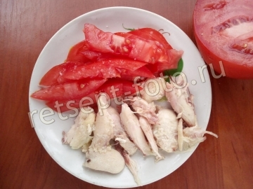 Рулетики из кабачков с куриной грудкой и помидором