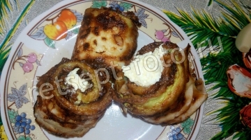 Рулетики из кабачков с сыром, яйцом и чесноком