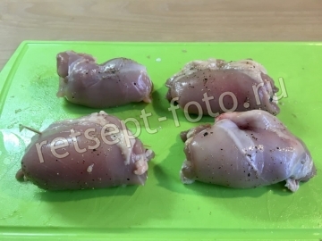 Рулетики из курицы с черносливом
