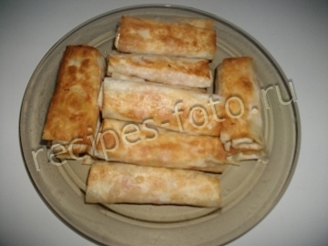 Рулетики из лаваша с колбасой и сыром