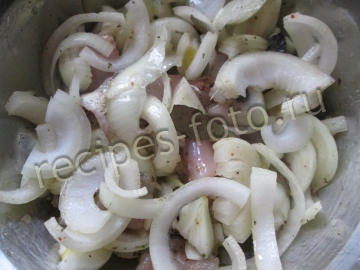 Рыба жаренная с луком и яйцом