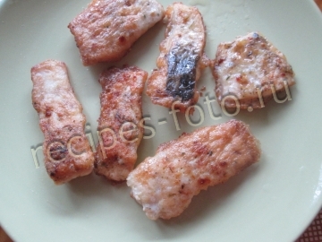 Рыба жаренная с луком и яйцом