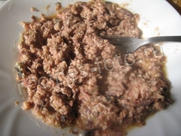 Рыбные котлеты из рыбных консервов с рисом