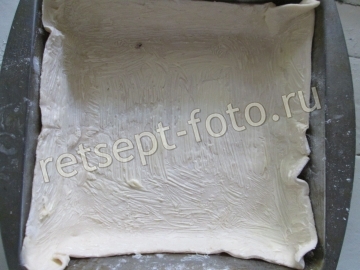 Рыбный пирог из свежей рыбы с сыром и помидорами из слоеного теста
