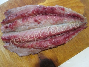 Рыбный пирог с соленой скумбрией из слоеного теста
