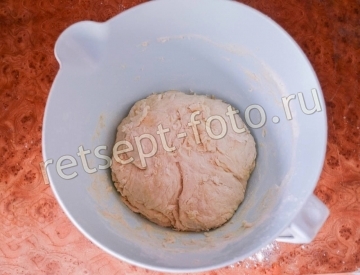 Сахарные плюшки с корицей из дрожжевого теста