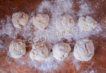 Сахарные плюшки с корицей из дрожжевого теста