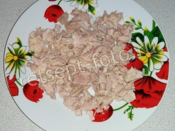 Салат "Ананас" с курицей и кукурузой