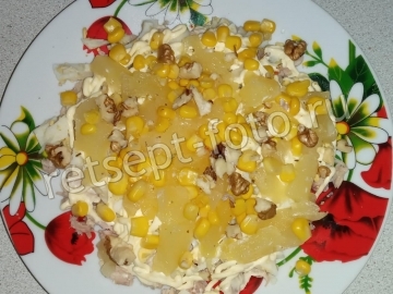 Салат "Ананас" с курицей и кукурузой