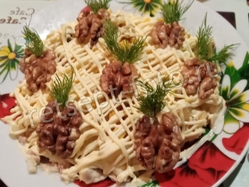 Салат "Ананас" с курицей и кукурузой
