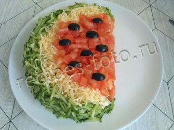 Салат "Арбузная долька" с курицей