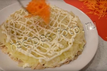 Салат "Белая ночь" с куриными сердечками и грибами