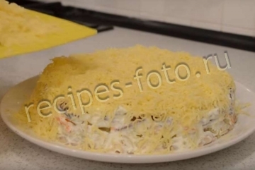 Салат "Белая ночь" с куриными сердечками и грибами