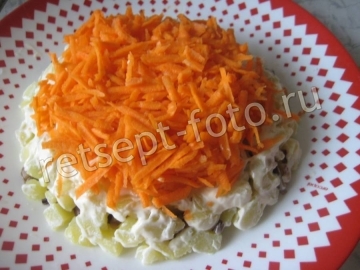 Салат "Белая ночь" с курицей и грибами