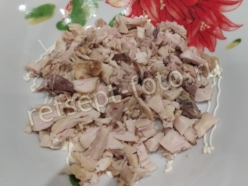 Салат "Бусы на снегу" с курицей