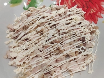 Салат "Бусы на снегу" с курицей