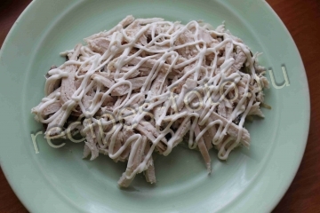 Салат "Ежик" с корейской морковью и курицей