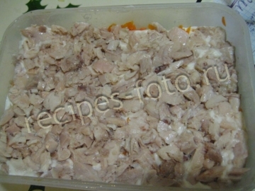 Салат "Грибная поляна" с курицей и солеными огурцами