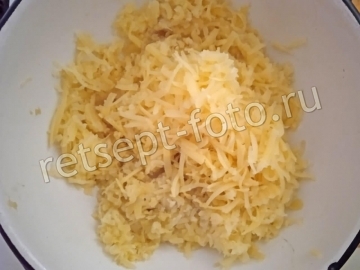 Салат "Грибная поляна" с жареными грибами и копченой курицей