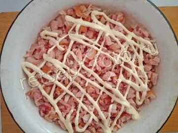 Салат "Грибная поляна" с жареными грибами и копченой курицей