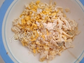 Салат "Грибная поляна" с жареными грибами и копченой курицей