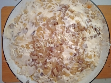 Салат "Грибная поляна" с жареными грибами и копченой курицей