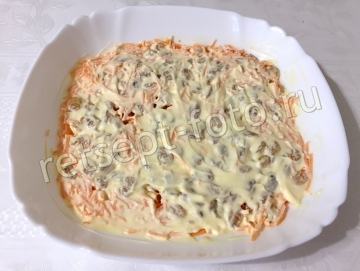 Салат "Изюминка" из свеклы, моркови и сыра
