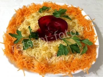 Салат "Изюминка" из свеклы, моркови и сыра