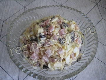 Салат "Изумрудный" с огурцом и ветчиной