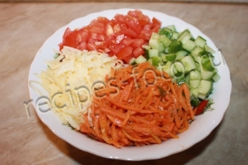 Салат "Калейдоскоп" с курицей и корейской морковью