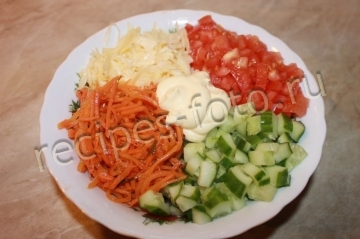 Салат "Калейдоскоп" с курицей и корейской морковью
