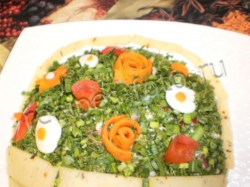 Салат "Корзина с цветами" с курицей и грибами