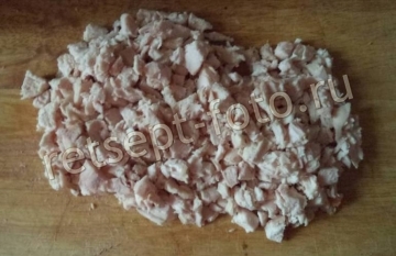 Салат "Мадемуазель" с копченой курицей и ананасами