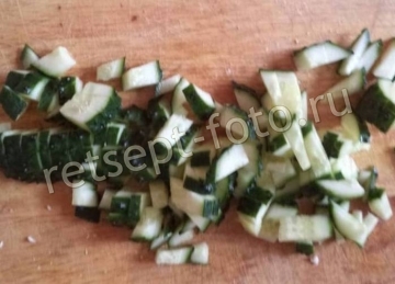 Салат "Мадемуазель" с копченой курицей и ананасами