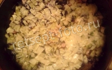 Салат "Мадемуазель" с копченой курицей и ананасами